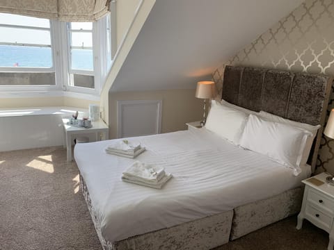 Bed, Bedroom, Sea view, towels