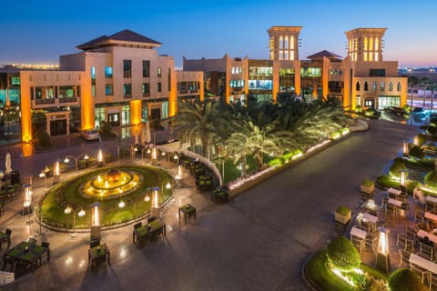 Property building, Restaurant/places to eat