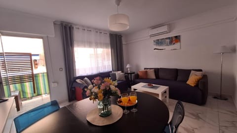 Living room, Seating area, air conditioner