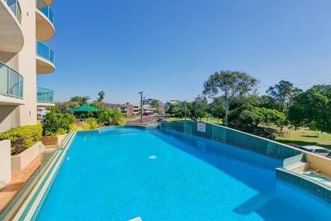 Day, Swimming pool, Swimming pool