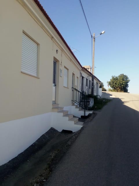 Property building, Facade/entrance, Off site, Day, Other, Street view