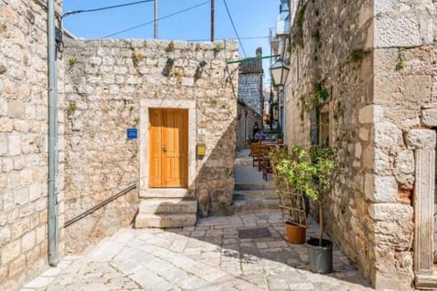 Vintage house al pozzo Apartment hotel in Hvar