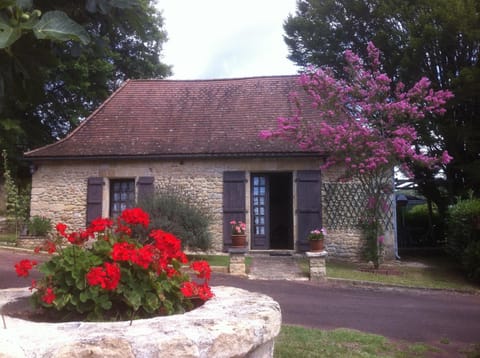 Facade/entrance, Photo of the whole room