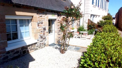 Ty Jeanne, le charme de la pierre au coeur du village House in Plougasnou