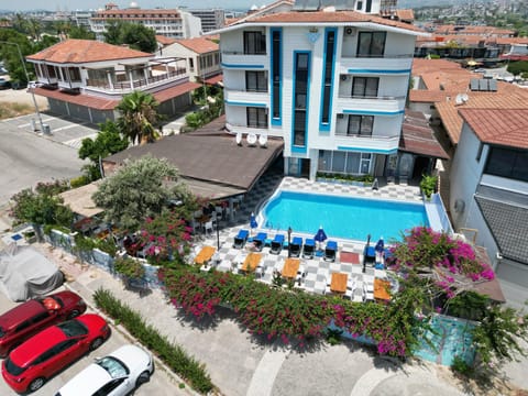 Property building, Swimming pool, Parking