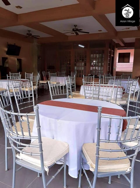 Restaurant/places to eat, Food and drinks