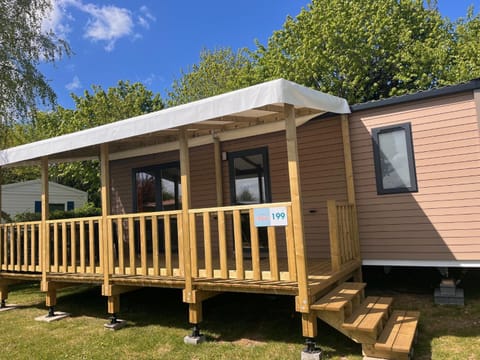 Camping Le Walric Campground/ 
RV Resort in Hauts-de-France