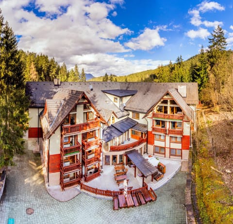 Property building, Natural landscape, Summer