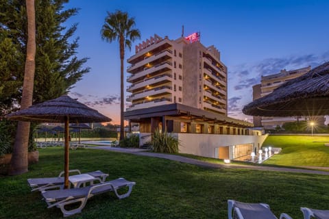 Property building, Garden, Swimming pool
