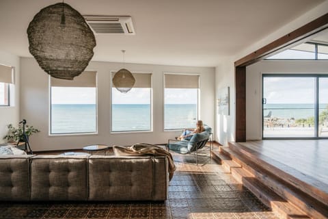 Novo Luxury Apartment Penguin Accommodation Itas Apartment in Penguin