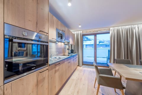 Balcony/Terrace, Kitchen or kitchenette, Dining area