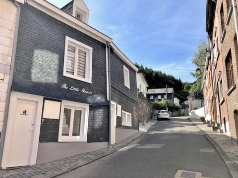 Facade/entrance, Street view