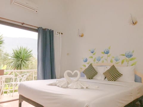 Bed, Natural landscape, Balcony/Terrace, Bedroom, Mountain view