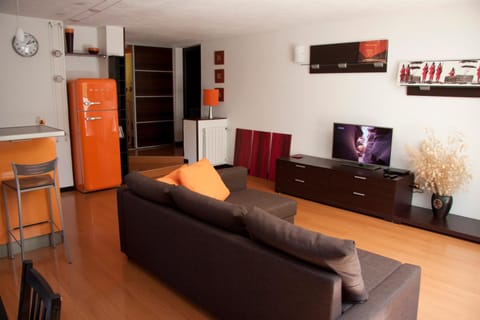 Communal lounge/ TV room, TV and multimedia, Living room, Seating area