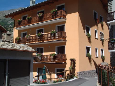Property building, View (from property/room), Balcony/Terrace