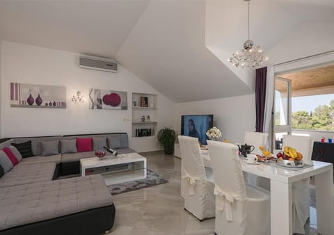 Balcony/Terrace, Living room, Dining area