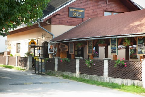 Facade/entrance