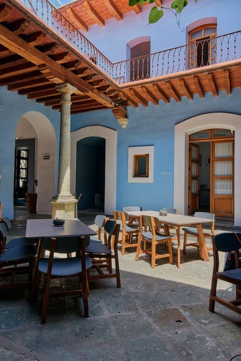 Patio, Restaurant/places to eat, Dining area