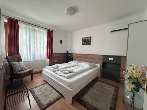 Bedroom, wardrobe, air conditioner