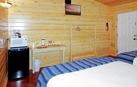 Wimberley Log Cabins Resort and Suites- Unit 5 Cabin in Wimberley