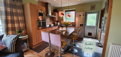 Kitchen or kitchenette, Dining area, Communal kitchen