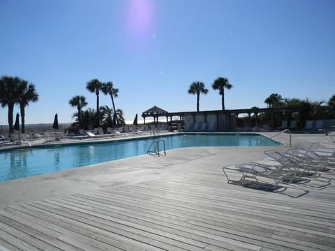 Updated Granite Stainless Steel New Tile Bikes & Beach Gear included House in North Forest Beach