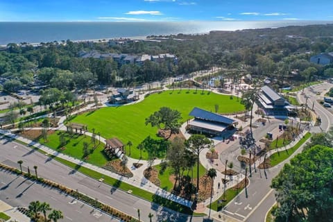 3 BR 3 BA Updated Luxury Oceanbreeze Bikes & Beach Gear included House in South Forest Beach