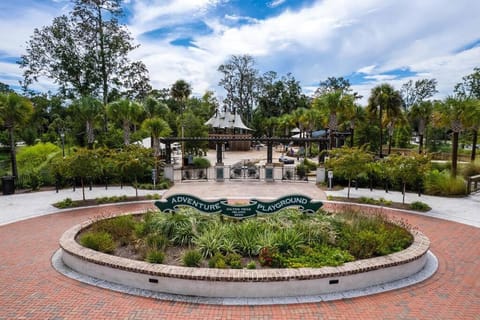 3 BR 3 BA Updated Luxury Oceanbreeze Bikes & Beach Gear included House in South Forest Beach