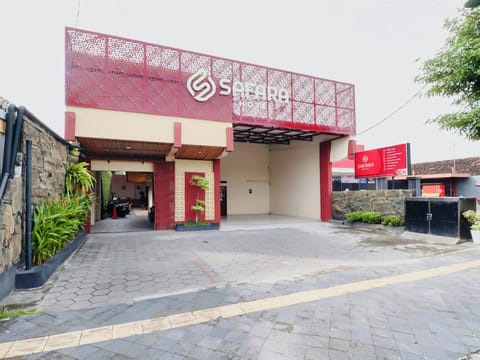 Property building, Day