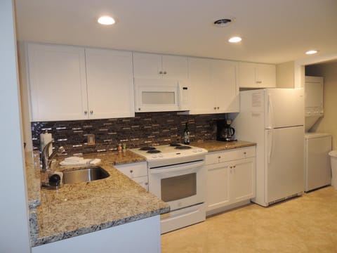 2 Bedrooms, 2 Bathrooms, Sleeps seven Bikes & Beach Gear included House in Hilton Head Island