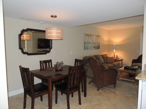 2 Bedrooms, 2 Bathrooms, Sleeps seven Bikes & Beach Gear included House in Hilton Head Island