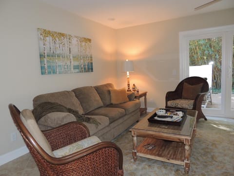 2 Bedrooms, 2 Bathrooms, Sleeps seven Bikes & Beach Gear included House in Hilton Head Island