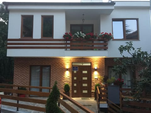 Property building, Patio, Facade/entrance