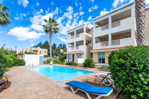 Pool view, Swimming pool, sunbed