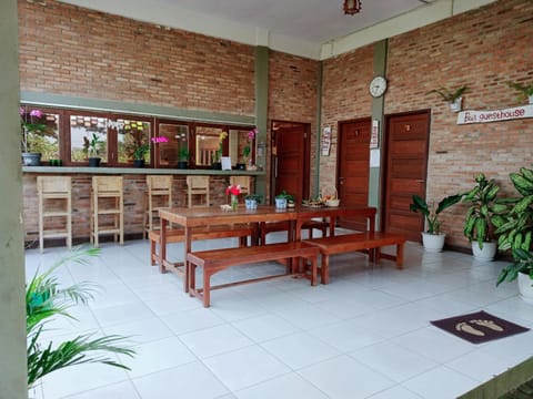 Restaurant/places to eat, Seating area, Dining area