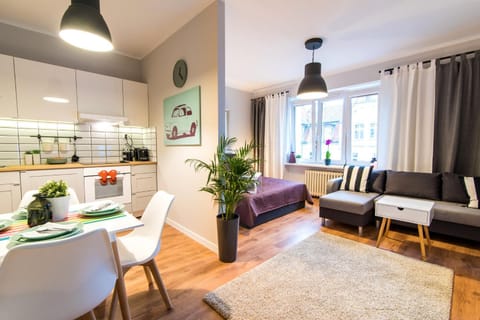 TV and multimedia, Living room, Seating area, Dining area, Bedroom