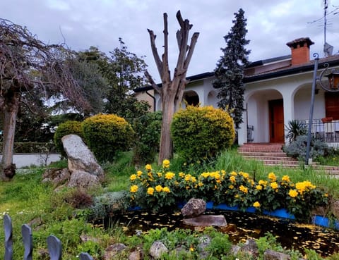 Property building, Day, Garden, Garden view