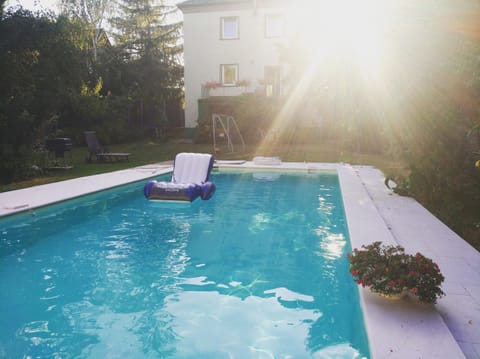 Swimming pool, Swimming pool