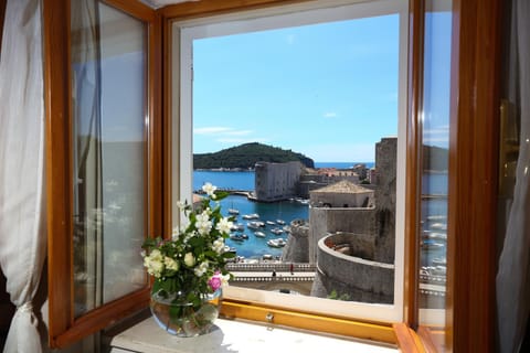 View (from property/room), City view