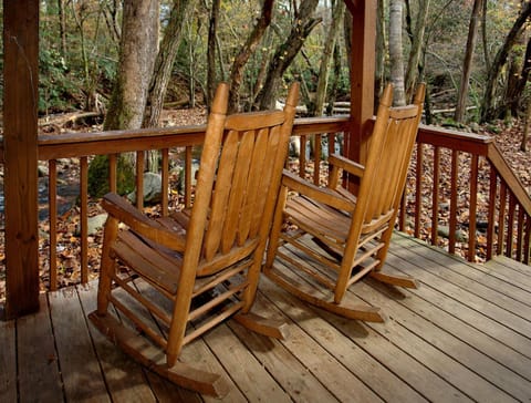 Jon's Pond House in Cosby