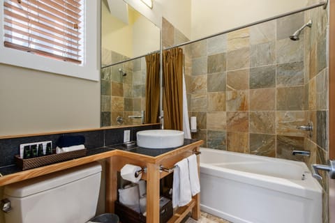 Shower, Toilet, Bathroom, Bath, heating, towels