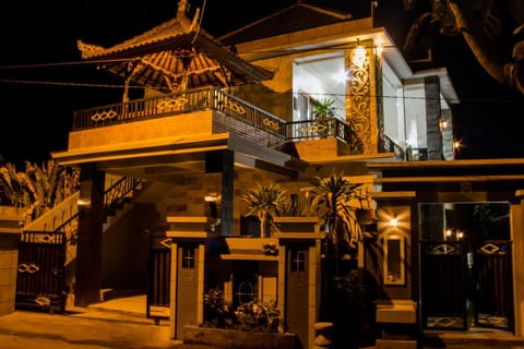 Facade/entrance, Floor plan