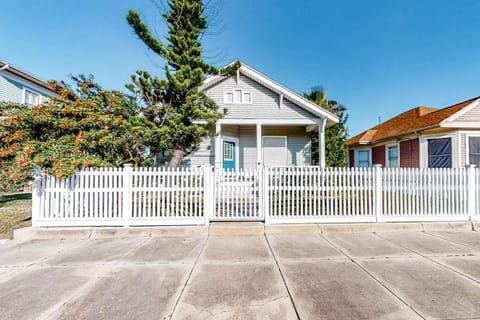 Castaway Cottage House in Galveston Island