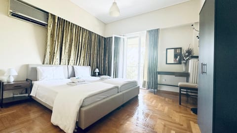 Bed, TV and multimedia, Bedroom, City view, young children, cot