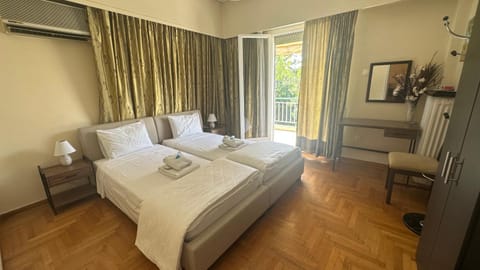 TV and multimedia, Photo of the whole room, Bedroom, towels, wardrobe