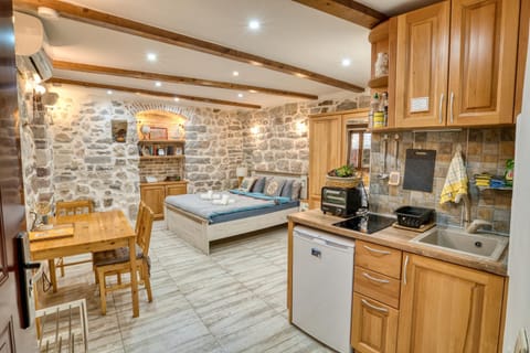 Kotor Bagus - Cozy Boutique Old Town Studio with Seaview Terrace Apartment in Kotor