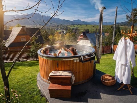 Day, People, Natural landscape, Hot Tub, Mountain view