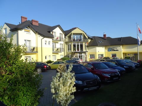 Off site, Neighbourhood, On site, Area and facilities, Area and facilities, Parking