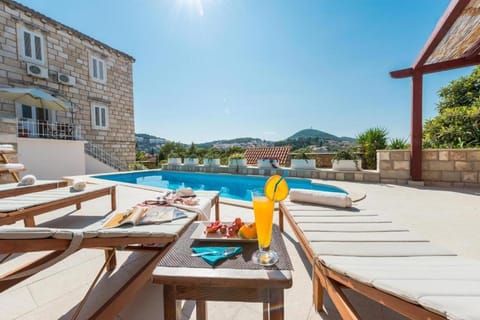 Swimming pool, Swimming pool
