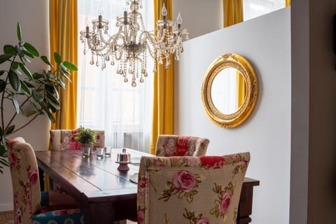 Dining area, City view